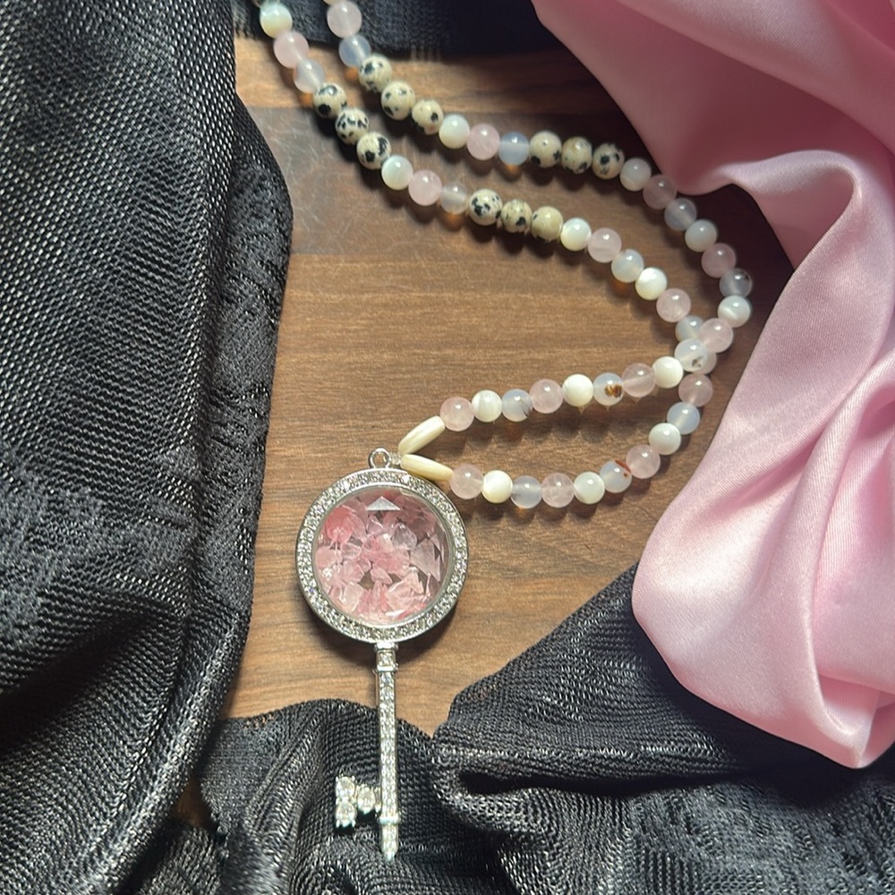 Pink Roses And Pearl Stretch Necklace (Rose Quartz, MOP, Flower Agate) - Picture 4 of 7